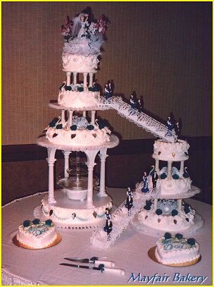 Fountain cake with bridges